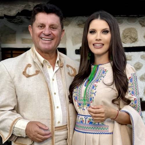 Теодора и Николай Славеев канят на любовно хоро „Край чешмата“